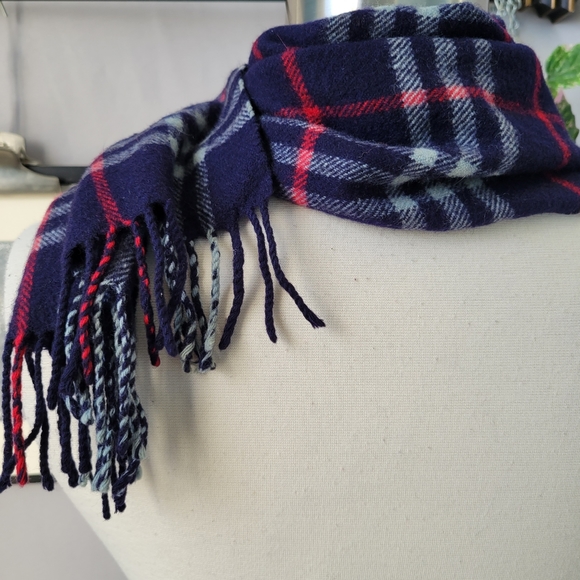 Burberrys of London Pure Cashmere Nova Check Fringe Scarf - Picture 4 of 12